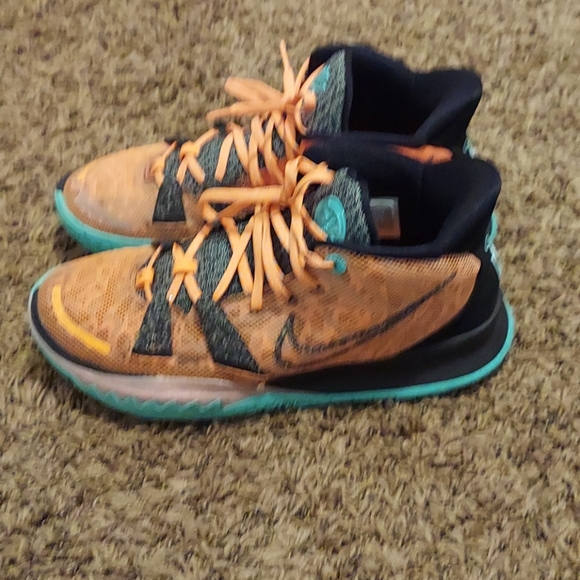 Kyrie Irving 7 special edition main image 4